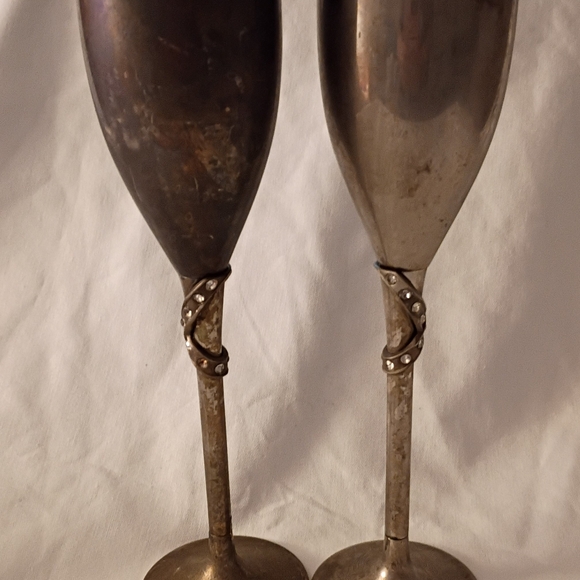 Elegant Silver Champagne Flutes - Picture 2 of 3